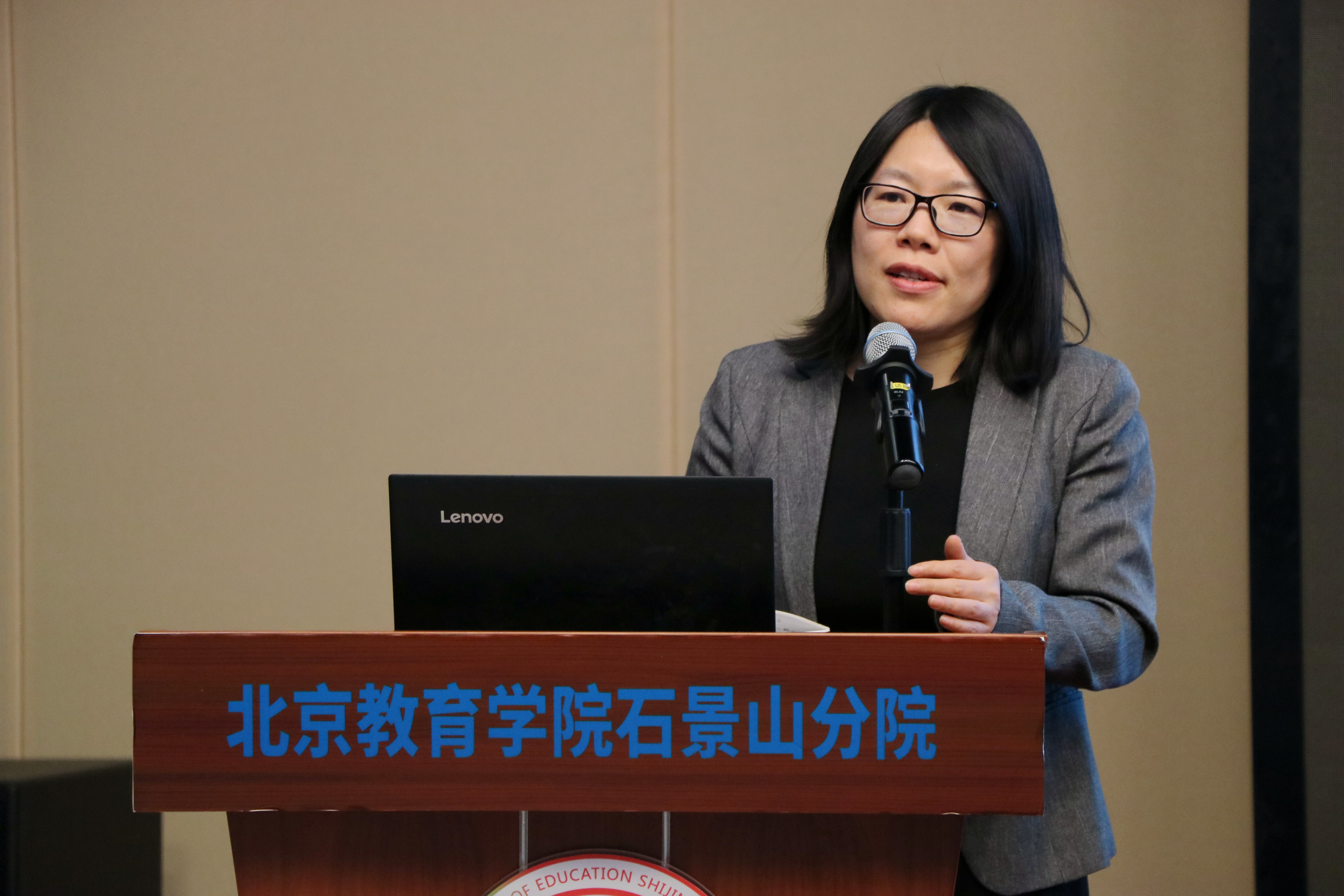 图12 陈玲副教授进行总结发言_副本.jpg