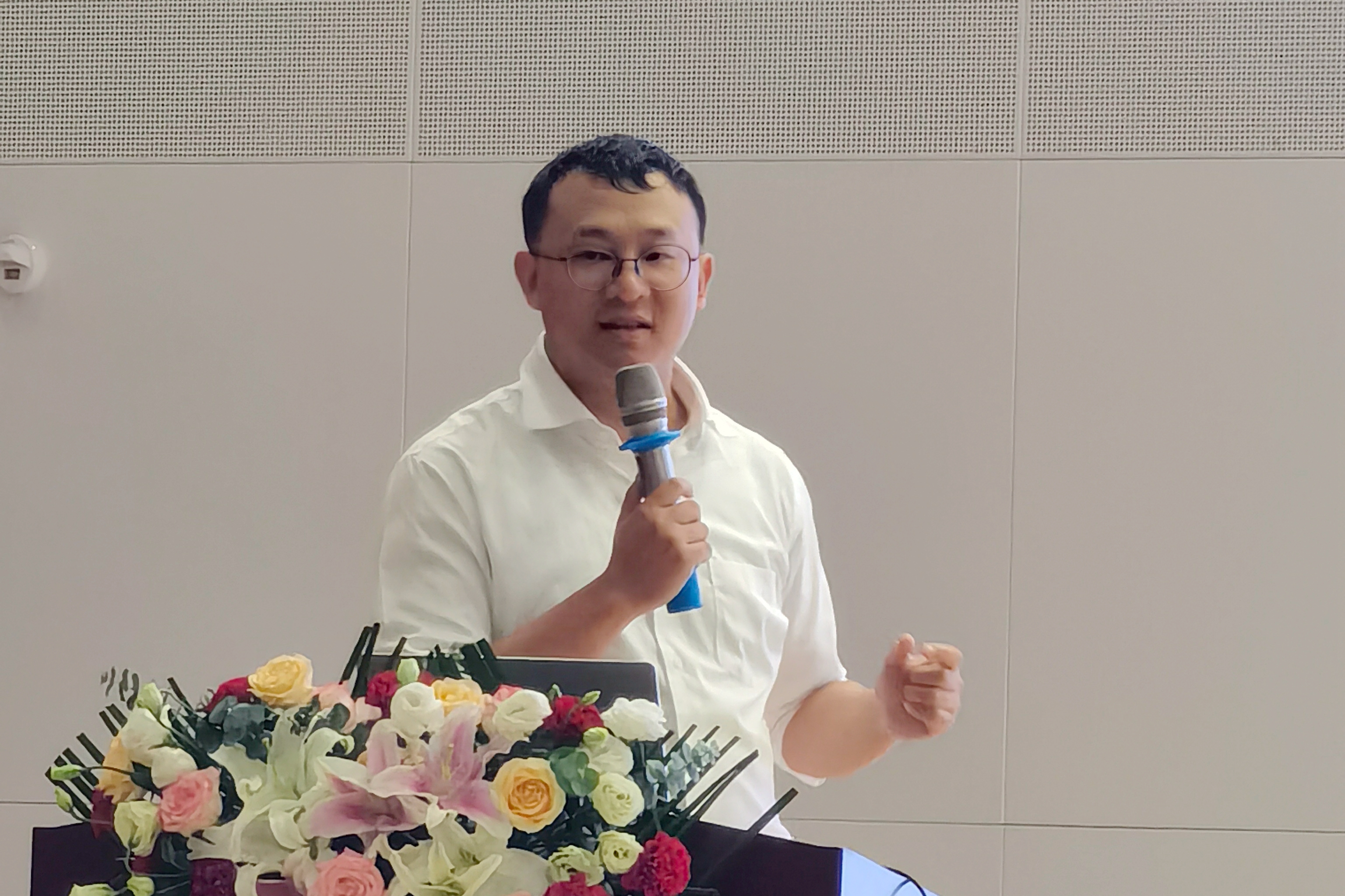 图2 华为公共事业部教育凯发k8国际首页的解决方案结构师刘瑞云作报告.jpg